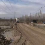 „Няма канализация, няма асфалтов път“: Жители на столичен квартал не могат да стигнат до домовете си   