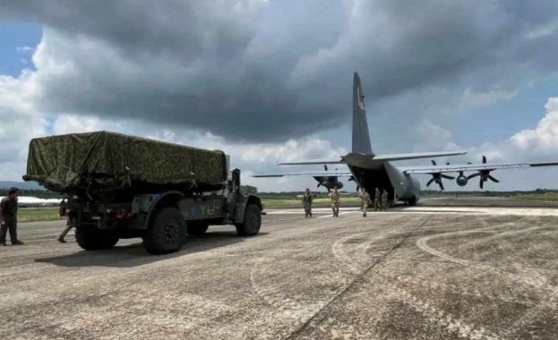 Американски военен самолет се удари в бетонна бариера във Филипините