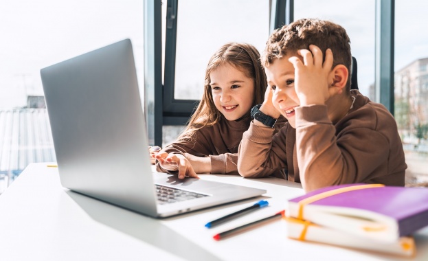 Иновативната платформа iZZI разширява хоризонтите на образователния процес с напълно