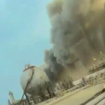 Иран удари петролен гигант в Саудитска Арабия, пожар в рафинерията