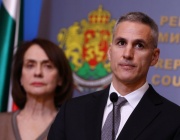 Премиерът Андрей Гюров: Сигурността е приоритет при евакуацията на българите от Близкия изток