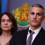 Премиерът Андрей Гюров: Сигурността е приоритет при евакуацията на българите от Близкия изток