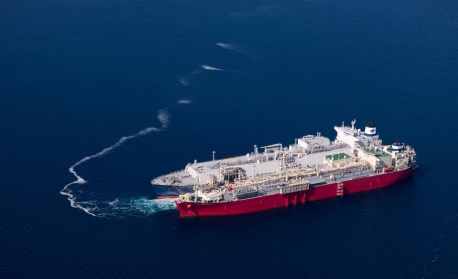Танкер, натоварен със 140 000 тона петрол, е ударен при дронова атака в Черно море