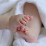 Двумесечно бебе пребито до смърт: Арестуваха бащата