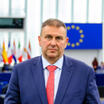 Емил Радев към ЕК: Какви мерки се предвиждат срещу нов миграционен натиск след ескалацията в Близкия изток?