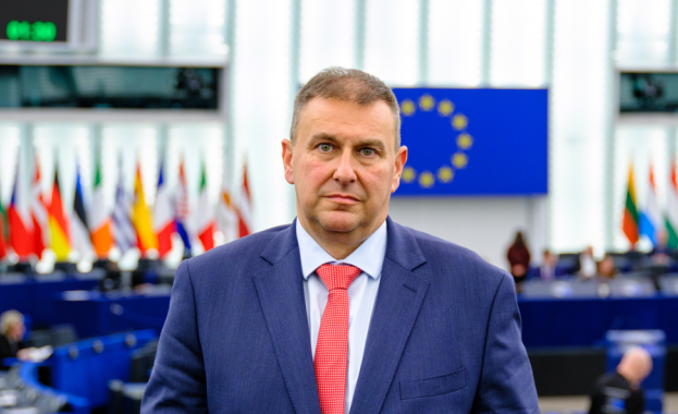 Емил Радев към ЕК: Какви мерки се предвиждат срещу нов миграционен натиск след ескалацията в Близкия изток?