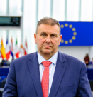 Емил Радев към ЕК: Какви мерки се предвиждат срещу нов миграционен натиск след ескалацията в Близкия изток?