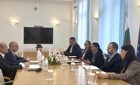 Развитието на София тех парк обсъди министър Младенова с Управителния съвет на научно-технологичния парк