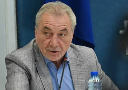 Шефът на КЗП Карадимов призова "Лукойл" да не задържа спекулативно горива в складове