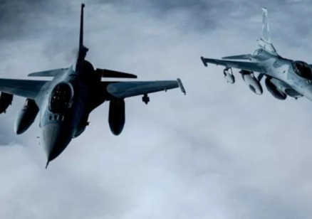 Изтребители F-16 прелетяха над София