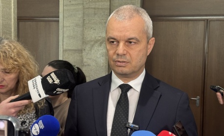 Костадин Костадинов: Опитват се да пренапишат историята и да обвинят България за Холокоста