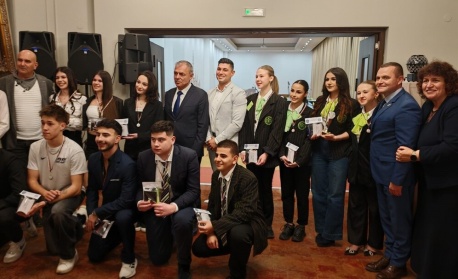 Министър Игнатов награди победителите в регионалния кръг на Националното състезание по професии в туризма в Русе