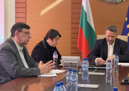 Министър Иван Христанов обсъди предизвикателствата пред сектора на маслодайните култури с представители на бранша