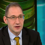 Държавата и бизнесът в битка за кадри: Къде са по-добрите заплати?