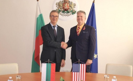 Удължаването на дерогацията за „Лукойл“ обсъдиха министър Трайчо Трайков и временно изпълняващият длъжността посланик на САЩ Х. Мартин Макдауъл