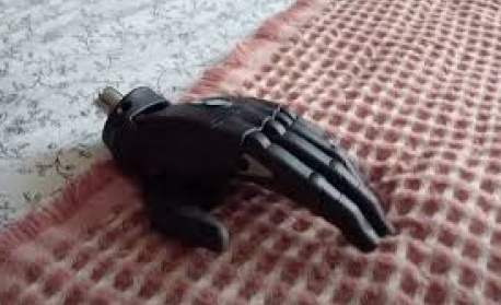 Китай внедрява за първи път в света пневматична ръкавица, управлявана със силата на мисълта, за пациенти с парализа