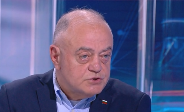 Атанас Атанасов: Когато се правят наденици и се редят листи, най-добре е да не надничаме вътре   