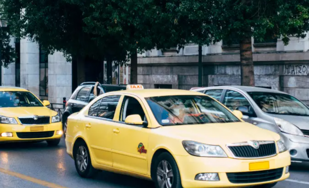 Таксиметровите водачи в Атина обявиха безсрочна стачка от утре