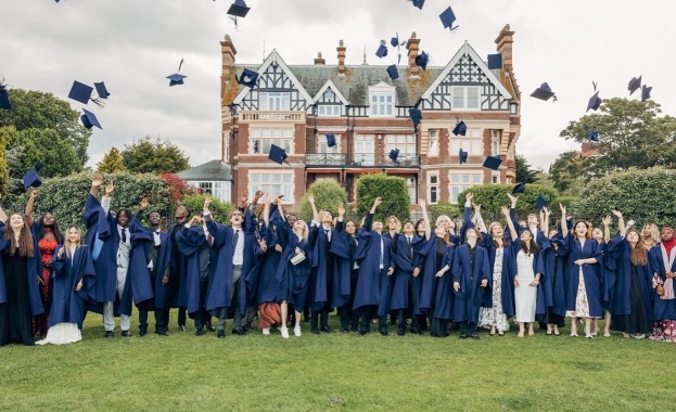 Елитни училища идват в България със стипендии и програма с Tottenham Hotspur