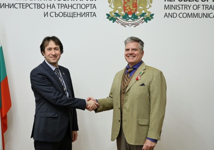 Министър Корман Исмаилов и Х. Мартин Макдауъл обсъдиха регионалната транспортна свързаност