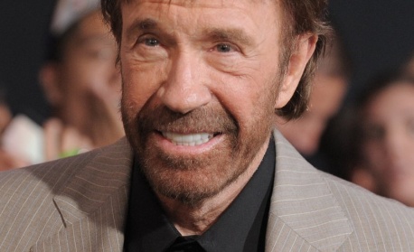 Почина холивудската звезда Чък Норис