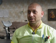 Между родилната зала и охранителната дейност