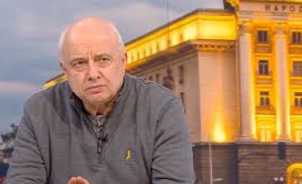 Васил Тончев: Партиите започват доста предпазливо тази кампания