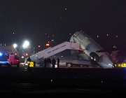 Самолет се сблъска с пожарен автомобил на летище в Ню Йорк, има загинали и ранени 