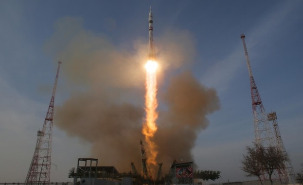 Руският безпилотен товарен кораб "Прогрес МС-33" ще трябва да се скачи ръчно с Международната космическа станция заради технически проблем с антена