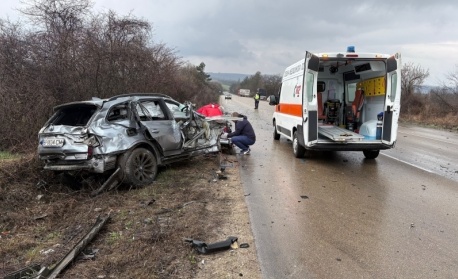 Двама души загинаха в тежка катастрофа на международния път Е79 край Враца