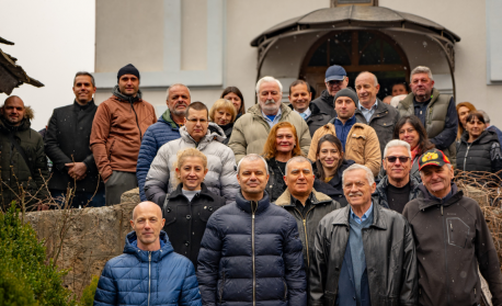 Кампанията на “Възраждане” започна с молебен за мир в България, проведен в Гложенския манастир 