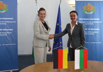 Министър Младенова и германският посланик разговаряха за активизиране на сътрудничеството в сферата на инвестициите и високите технологии