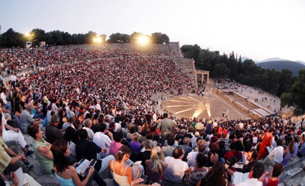 Народният театър поставя на свещената сцена на древния театър в Епидавър