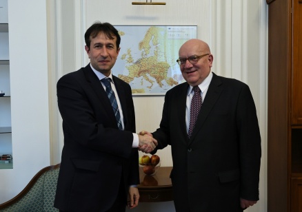 Министър Исмаилов: Увеличаването на цените на горивата е проблем, за който всички държави от ЕС търсим решение