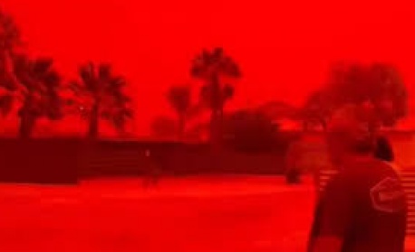 Циклон удари Австралия: Прекъснати доставки на втечнен природен газ, хиляди са без ток  