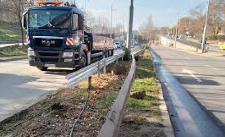 Подменят компрометирани мантинели в Пловдив след катастрофи