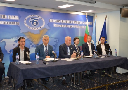 Министър Младенова: България има потенциал да е лидер в космическите технологии, авиацията и роботиката