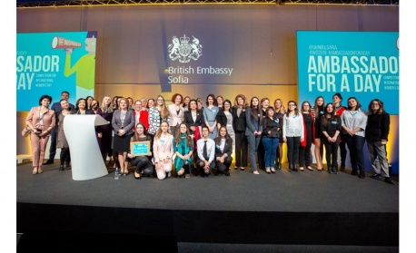 Как български момичета могат да станат „Посланик за един ден”