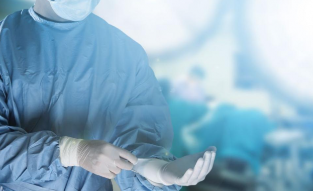 Учените откриват микропластмаса навсякъде - оказа се, че е от ръкавиците им