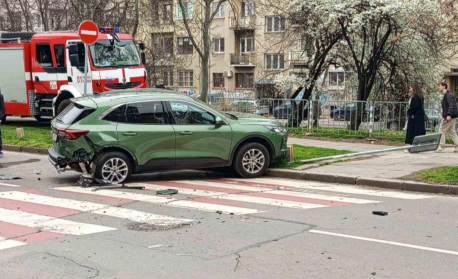 Катастрофа затрудни движението около Орлов мост в София