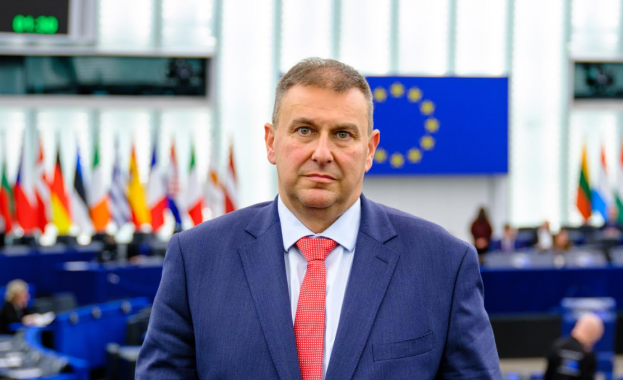 Емил Радев: Стига отлагане! Съветът на ЕС да сложи край  на смяната на часовото време