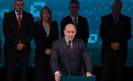 Румен Радев в Благоевград: Нагледахме се на управленци, които не смеят да защитават националните ни интереси навън