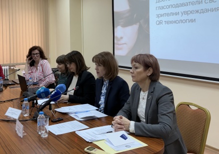 Централната избирателна комисия е в диалог с хората с увреждания