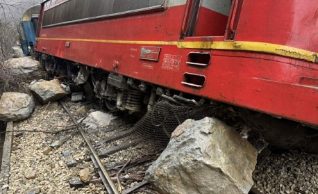 Инцидент с влак край Трявна, има пострадали пътници