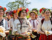 Ритуалът Кумичене в Монтанско - един от най-колоритните местни обичаи на Цветница