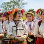 Ритуалът Кумичене в Монтанско - един от най-колоритните местни обичаи на Цветница