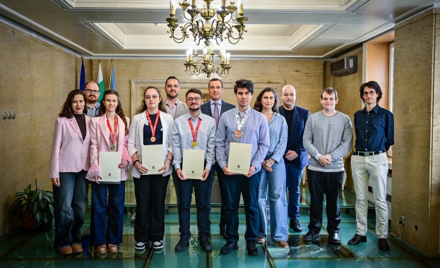 Васил Терзиев награди медалисти от международни олимпиади по природни науки