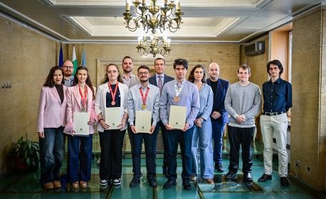 Васил Терзиев награди медалисти от международни олимпиади по природни науки