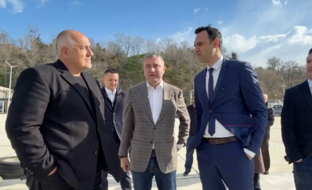 Борисов показа своя снимка по бански и заяви: Време е да подпишат указа за отделянето на община Обзор