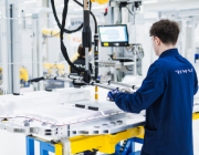 BMW Group си партнира с Rimac Technology за новото i7